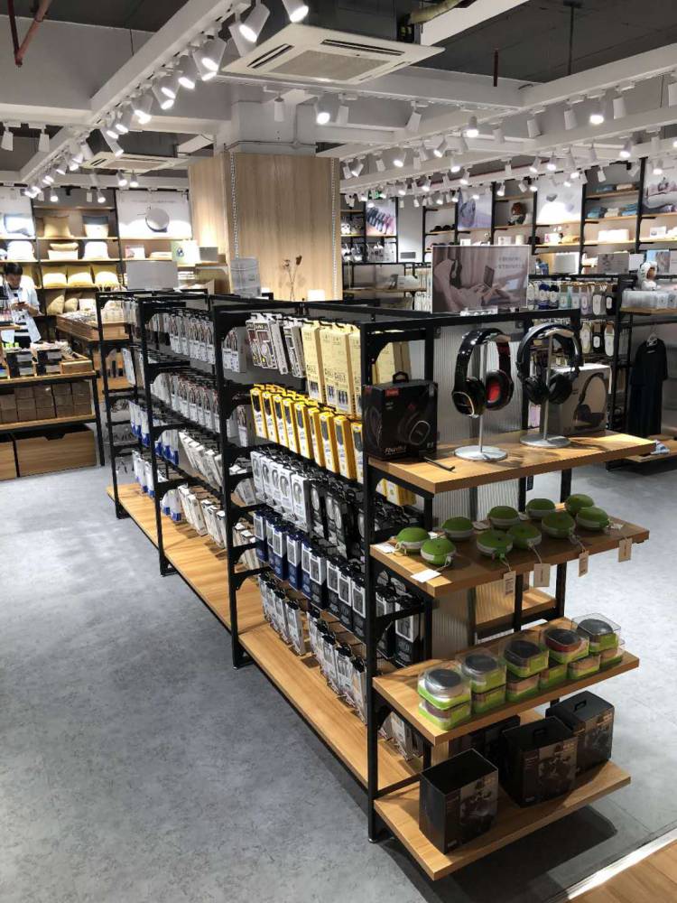 木質展示架的多重魅力 一款商鋪陳列的定海神針